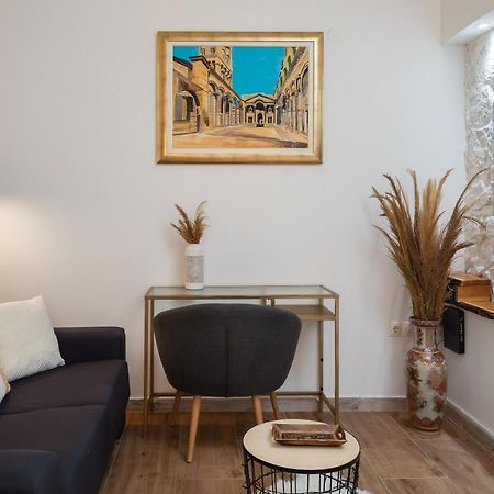 Jojo Studio Apartment - Feel The City'S Heartbeat Split Kültér fotó