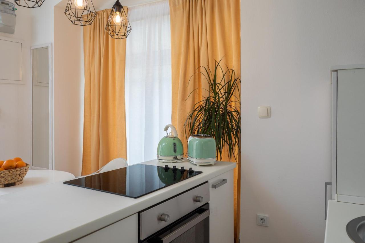 Jojo Studio Apartment - Feel The City'S Heartbeat Split Kültér fotó